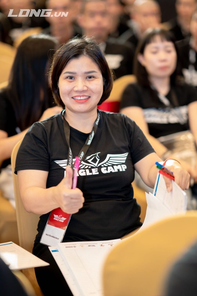 Nguyễn Hồng Ngọc làm gì