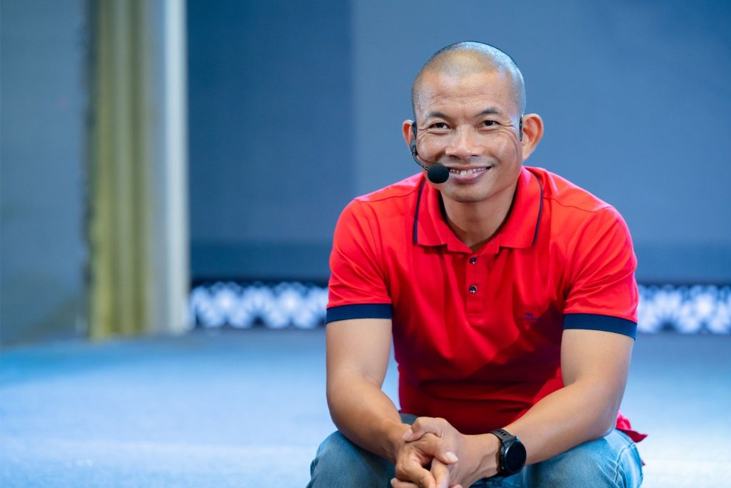 Phạm Thành Long yêu thương