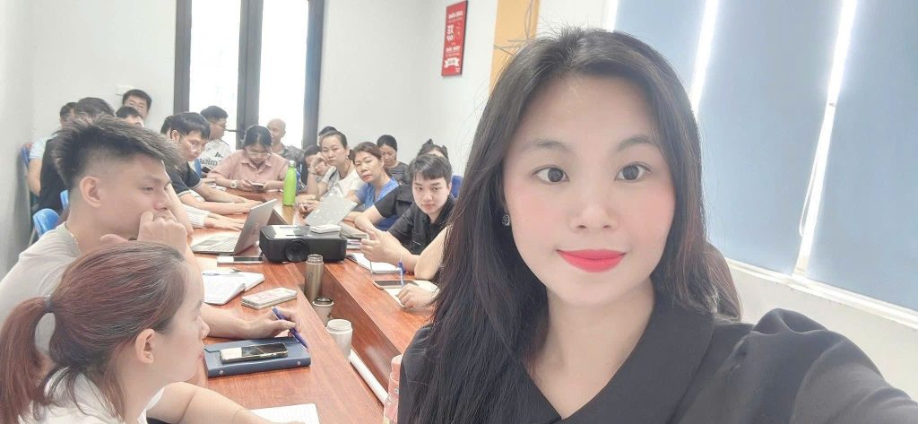 nguyễn thị huế làm gì